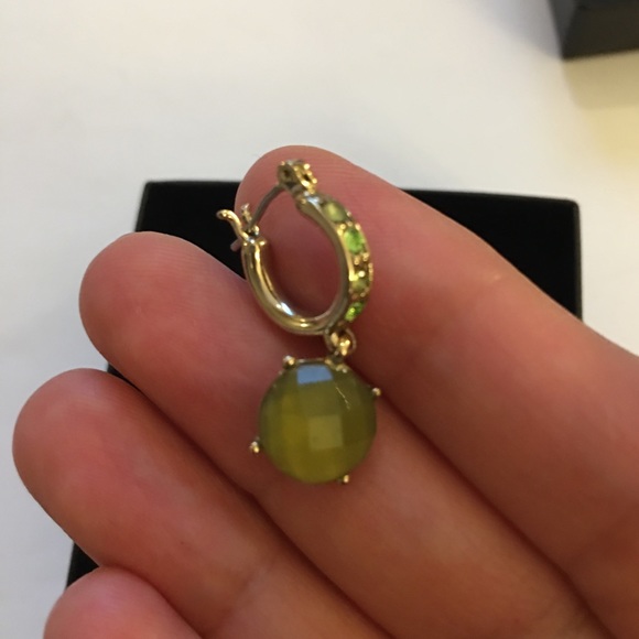 Liz Claiborne green stone earrings - Picture 7 of 7